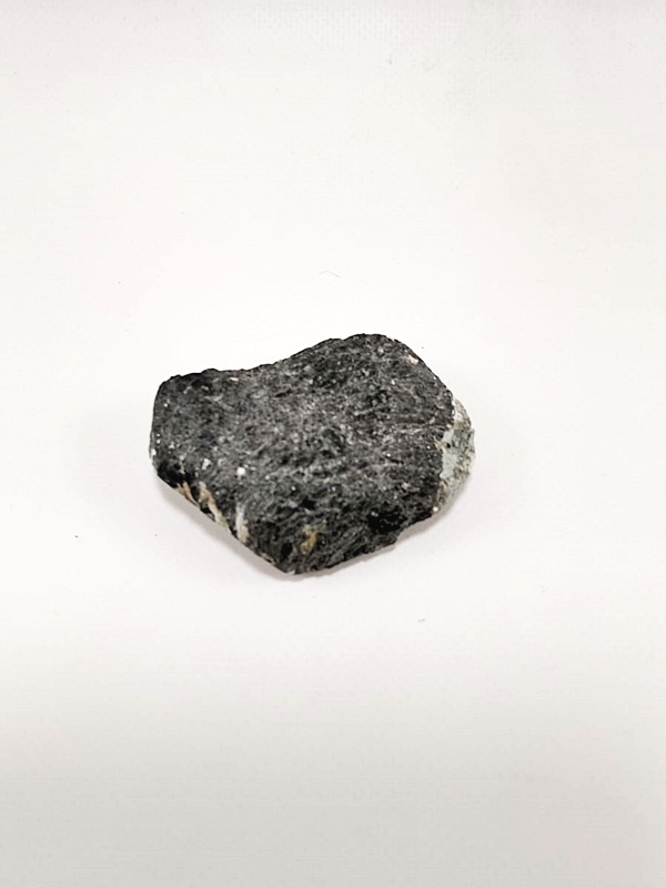 Turmalina Negra en Bruto – Escudo Protector y Limpieza Energética macerox