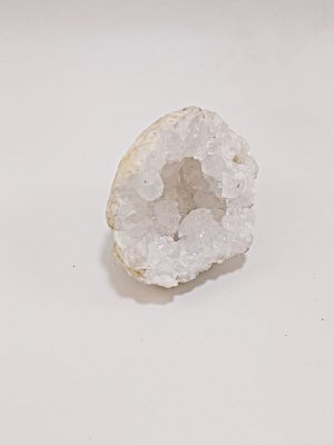 Geoda de cuarzo blanco natural con cristales interiores macerox