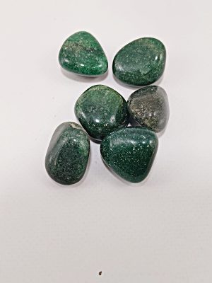 Canto rodado de aventurina oscura natural verde profundo 20 gramos macerox