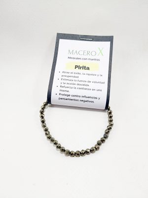 Pulsera de cuentas doradas metálicas de pirita facetada 4mm junto a su tarjeta de mantras de Macerox.