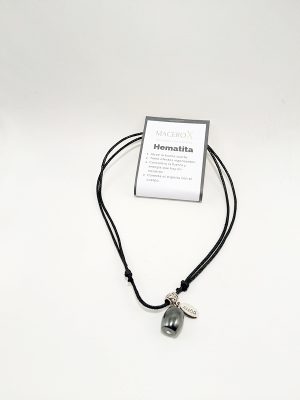 Colgante de hematita gris metálico pulido con dije de amor y cordón negro macerox