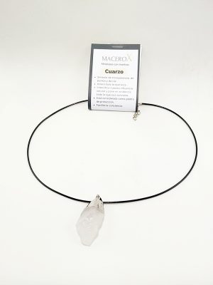 Colgante de cuarzo blanco natural en bruto con cordón negro y etiqueta macerox