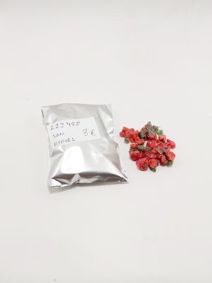 Sobre plateado y granos de incienso rojos y verdes de San Miguel macerox