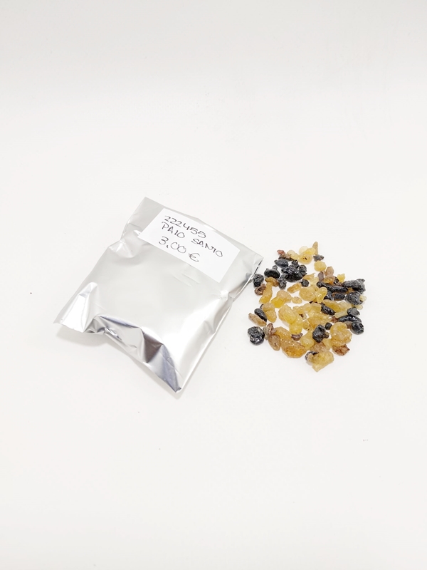 Incienso en Grano Palo Santo – Limpieza Sagrada y Purificación Dulce Macerox Sobre plateado con granos de incienso natural de Palo Santo macerox