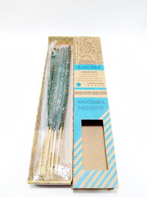 Caja abierta con 8 varillas de incienso orgánico Banjara Harmony Fusion Nag Champa Palo Santo macerox